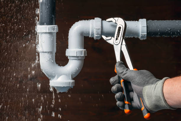 Professional Emergency Plumber technician working in New Freeport, PA